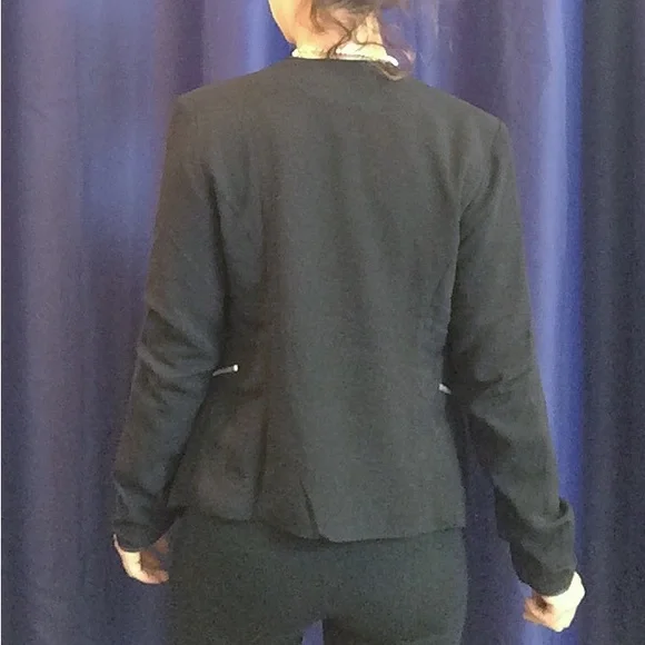 Blazer - Picture 4 of 7